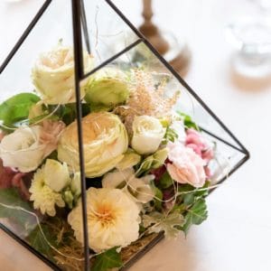 idées-cadeaux-invités-déco-fleurs-terrariums