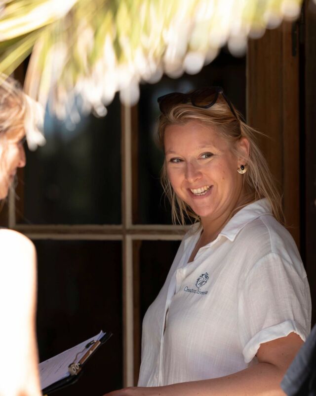 🥂8 ans aujourd’hui,
M Creation Events a 8 ans aujourd’hui!🥂
Je suis devenue officiellement entrepreneuse le 25 juillet 2014. 

Fin 2013, je quittai un travail qui me permettait de vivre confortablement mais pour lequel je ne m’épanouissai plus depuis longtemps.
Quand j’ai pris ma décision, j’ai envoyé un message à 6 personnes plus ou moins proches en leur demandant « si je monte ma boîte tu me verrais dans quoi?! ».
Les 6 m’ont répondu à l’unanimité dans l’événementiel, 4 dans les mariages, 2 dans le luxe.
À y réfléchir c’était clair dans ma tête bien avant leurs retours mais c’était important de connaître l’image que l’on renvoie et les impressions extérieures des gens qui nous entourent.
L’aventure commençait et l’ascenseur émotionnel aussi. Beaucoup de personnes pour m’accompagner et je remercie encore la @ccibordeauxgironde et ses conseillers, mon banquier de l’époque qui m’a suivi, mes amis qui m’ont soutenu et ma famille qui a été présente dès le début malgré la peur de l’inconnu (et oui le métier de wedding planner n’était pas encore à la mode). 
Et il y avait aussi certaines personnes pour vous rabaisser et vous dire que vous n’y arriverez jamais. Ahah, je leur envoie un kiss à tous, 8ans plus tard.😎 #fairplay 

Trop de souvenirs et d’anecdotes à raconter sur ces 8 années!
Alors je vous propose d’en partager en commentaires si nous en avons ensemble!! A vos claviers…

Ps: d’ailleurs, quelqu’un sait il ce que le M de MCE veut dire, et pourquoi il n’y a pas de S à Creation mais qu’il y en a bien un à Events.🧐😉

Photo: @tlshooter 

#weddinplanner #frenchweddingplanner #capferret #mariagecapferret #weddingplanning #frenchwedding #weddingplannerbordeaux #mariage #bride #bridetobe #sinspirersemarier #entrepreneuse