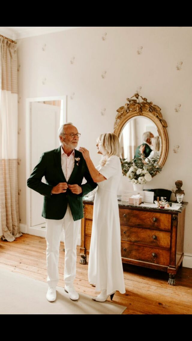 Retour sur le mariage de Clo&Didier à la Bastide Migouterie 

A look back at Clo&Didier's wedding at the Bastide de la Migouterie 

Photographe : Laetitia Leofold @laetitialeofoldphotographe 
Lieu : Propriété privée La Migouterie 
Organisation et scénographie : M Creation Events @mcreationevents 
Fleuriste : Côté Pourpre @cotepourpre 
Traiteur : Humblot @humblot_traiteur 
Mobilier et art de la table : Options Bordeaux @options_bordeaux 
Mise en lumière guirlandes et lanternes : @npa_evenements 
Dj : Kenzo-B Event
Maquillage & Coiffure: Aleth @alethderainvillers 
Papeterie : Cotton Bird @cottonbirdfr 

#weddingplanner #mariage #wedding #weddingplannerbordeaux #luxurywedding #weddingday #sinspirersemarier #mariee #ceremoniedemariage #bride