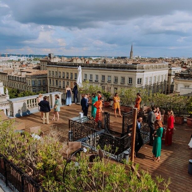 Mariage de M&J 
Au Grand Hôtel Intercontinental avec réservation de la suite royale donnant accès sur une terrasse privatisée offrant une vue panoramique sur la Place de la Comédie et son Opéra, la Garonne et les Allées de Tourny. 

Partie I "1 salle, 2 ambiances"

Wedding's M&J 
At the Grand Hôtel Intercontinental with reservation of the royal suite giving access to a private terrace offering a panoramic view on the Place de la Comedie and its Opera, the Garonne and the Alles de Tourny. 

Section I "1 room, 2 atmospheres"

Photographe : Mya photography @mya_photography_ 
Lieu : Grand Hôtel Intercontinental, Bordeaux @intercontinental_bordeaux 
Organisation et scénographie : M Creation Events @mcreationevents 
Fleuriste : Herbes Fauves @herbesfauves 
Traiteur : Grand Hôtel de Bordeaux @intercontinental_bordeaux 
Mobilier et art de la table : options bordeaux @options_bordeaux 
Maquillage & Coiffure : christel bize @bizechristel 
Papeterie : Cotton Bird @cottonbirdfr 

#weddingplanner #mariage #wedding #weddingplannerbordeaux #luxurywedding #weddingday #mariee #ceremoniedemariage #bride #bordeaux
