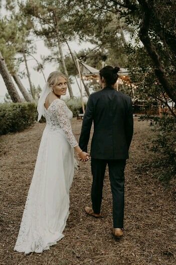 Mariage de F&C à la Demeure du Siècle au Cap-Ferret 
Un mariage sur le thème bohème avec des compositions florales de fleurs séchées 

Retrouvez leur mariage dans le lien dans notre bio Instagram 

Wedding's F&C at the Demeure du Siecle at Cap-Ferret 
A bohemian themed wedding with dried flowers arrangements 

See their wedding in the link in our bio Instagram 

Photographe : @manon.valls.photographe 
Lieu : @demeuredusiecle 
Organisation et scénographie : @mcreationevents 
Coordination de la journée : @lbj2a 
Fleuriste : @merryblossomfleurs 
Traiteur : @capdevielle_traiteur 
Dessert : @dunesblanches
Dj : @muchasmatthias 
Maquillage & Coiffure : @alethderainvillers 
Tente : @velumevent 
Papeterie : @cottonbirdfr 

#weddingplanner #mariage #wedding #weddingplannerbordeaux #luxurywedding #weddingday #mariee #ceremoniedemariage #bride #bordeaux #capferret