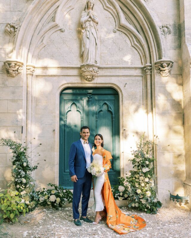 Mariage de M&C au Château de Pitray à côté de Saint-Emilion
Cérémonie religieuse dans la Chapelle du Château de Pitray
Cocktail autour de la piscine avec vue sur la vallée
Dîner à la belle étoile accompagné d'un pianiste 

Retrouvez leur mariage sur notre site internet dans la rubrique Wedding Book

Wedding's M&C at Château de Pitray near Saint-Emilion
Religious ceremony in the Chapel of Château de Pitray
Cocktail around the swimming pool with the view on the valley
Dinner under the stars accompanied with a pianist 

See their wedding in our website in the Wedding Book section

Photographe : Stephen Liberge @stephenliberge 
Lieu : Château Pitray @chateaudepitray 
Organisation et scénographie : M Creation Events @mcreationevents 
Fleuriste : SDSQ Créations @sdsqcreations 
Traiteur : De l'huile sur le feu @delhuilesurlefeu 
Service : S&R Events @srevents33 
Cocktails : Over the Rainbow @otr.barman 
Papeterie : Valorie Cole Calligraphy @valoriecolecalligraphy 
Mobilier et arts de la table : Options et Options Bordeaux @options_bordeaux @maison_options 
Ciel étoilé : Be Lounge @be_lounge_officiel 
Maquillage&Coiffure : Jean-Manuel @jean_muah 
Dj : B event @b.event_bx 
Musiciens : Recital production @recital_production 
Piano : Paolin Musique @paolinmusiquebergerac 
Jongleur feu : Shay @shaycharot 
Lieu et vins déjeuner pré-wedding : Château Tour Saint Christophe @chateautoursaintchristophe 
Traiteur déjeuner pre-wedding : Le Nectar @le_nectar_traiteur 
Vins mariage : La Maison Girondine 

#weddingplanner #mariage #wedding #weddingplannerbordeaux #luxurywedding #weddingday #mariee #ceremoniedemariage #bride #bordeaux #saintemilion